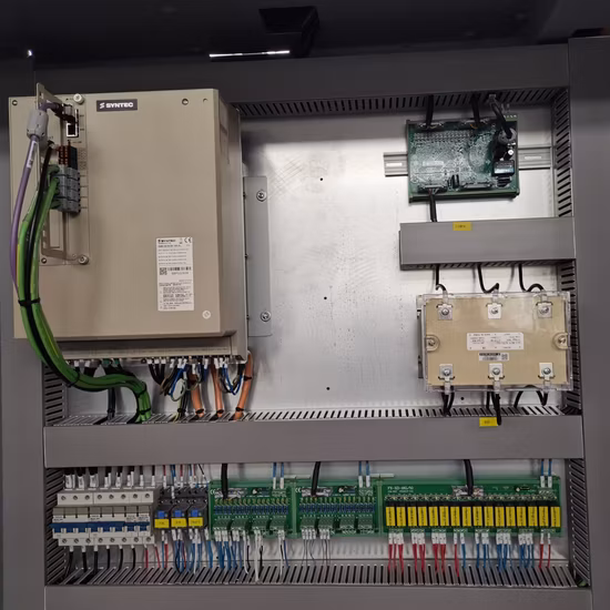 Vmc1166 Индивидуальный высококачественный вертикальный фрезерный станок с ЧПУ с возможностью горячей замены в Китае, обрабатывающий центр с ЧПУ